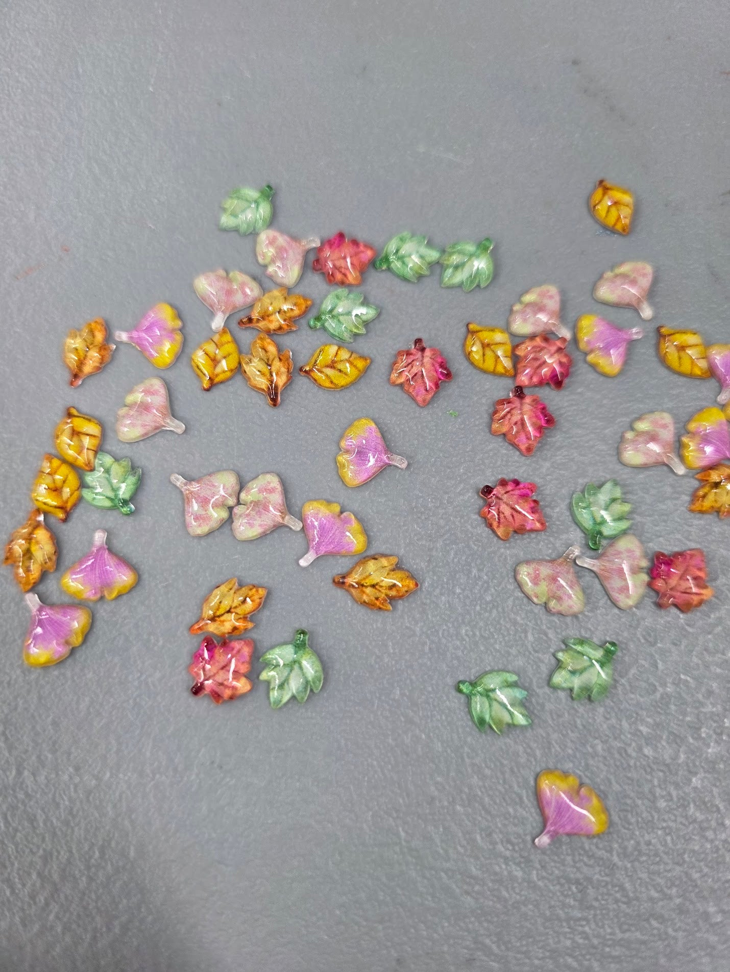 Leaves Tumbler Embellishment Nail Charm 7-10mm 15pc