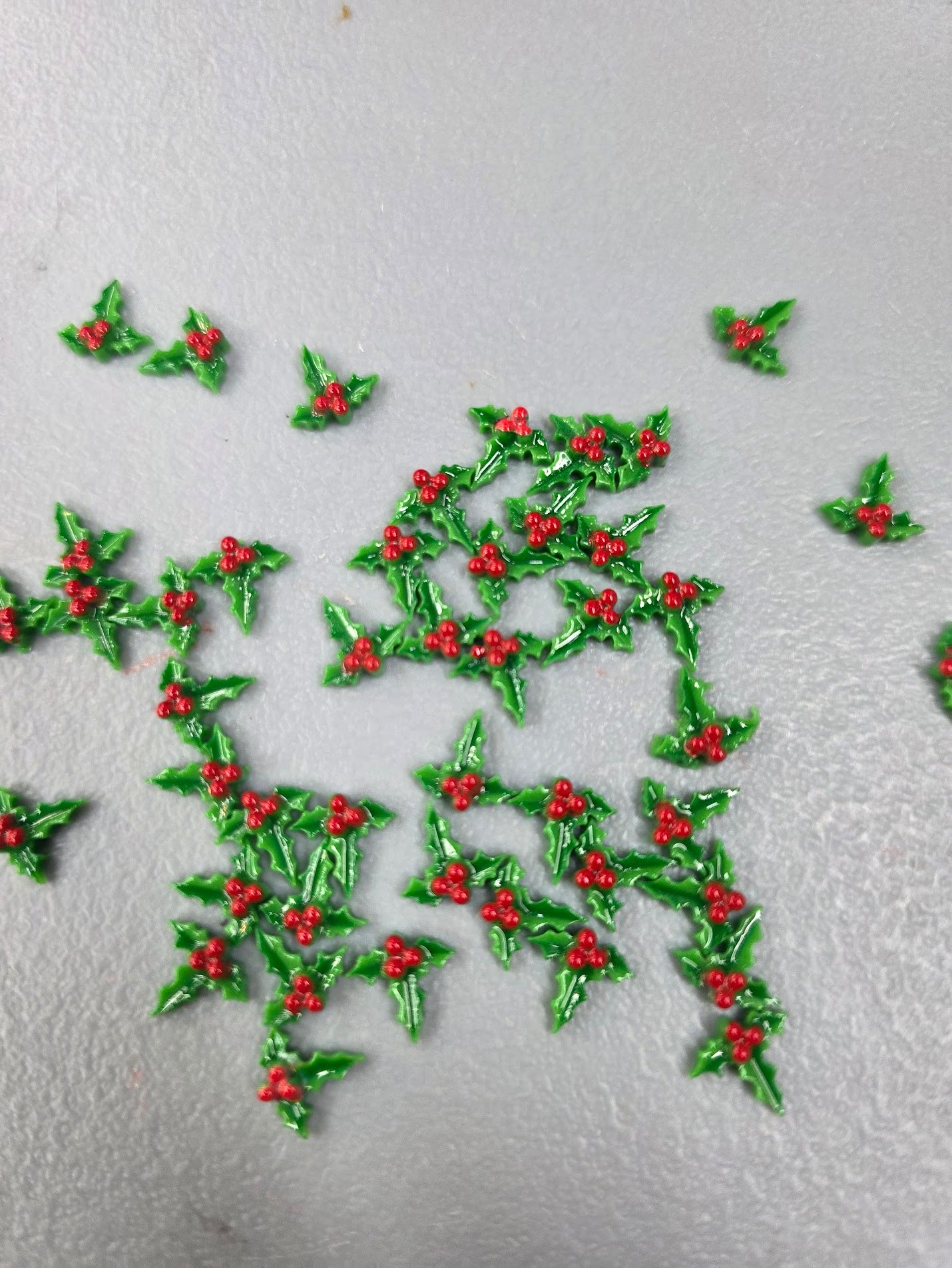 Mistletoe Tumbler Embellishment Nail Charm 1cm 30pc